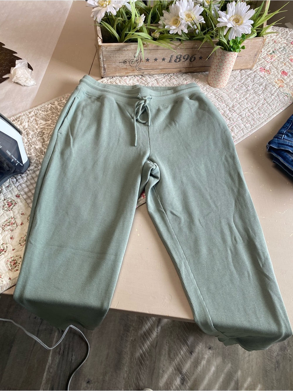Women’s Drawstring Sweatpants in Sage Green